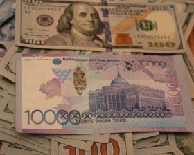 Средневзвешенный курс доллара вырос до 185,50 тенге