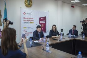 Kaspi bank дарит возможность бесплатно скачать книгу «Ситуативный казахский»