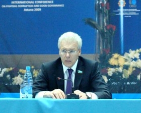 Сенатор раскритиковал  работу правительства, но слухам об отставке посоветовал не верить