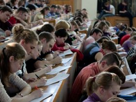 Проверить грамотность молодежи через диктант о «Мәңгiлiк ел» предлагают в мажилисе