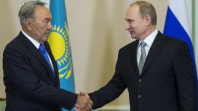 Путин поздравил Назарбаева с днем рождения