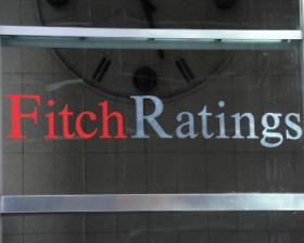 Fitch понизило рейтинг России на одну ступень до BBB-