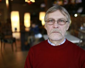 Далай-лама просил не уходить в монастырь