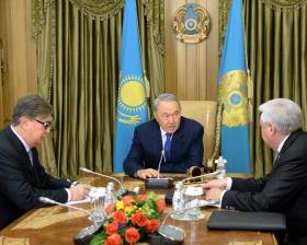 Назарбаев провел консультации со спикерами палат парламента, премьером и главой КС по досрочным выборам